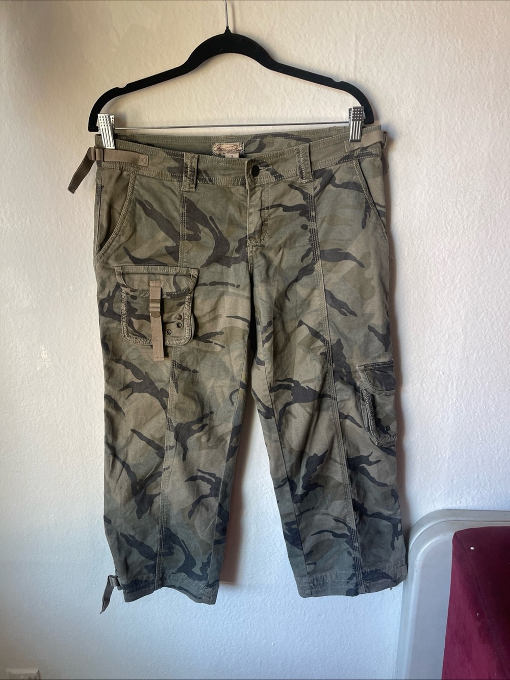 American Rag Olive Camo Cargo Capris